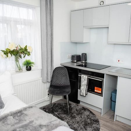 Small But Cozy Studio, Great Tube Connection London Luaran gambar
