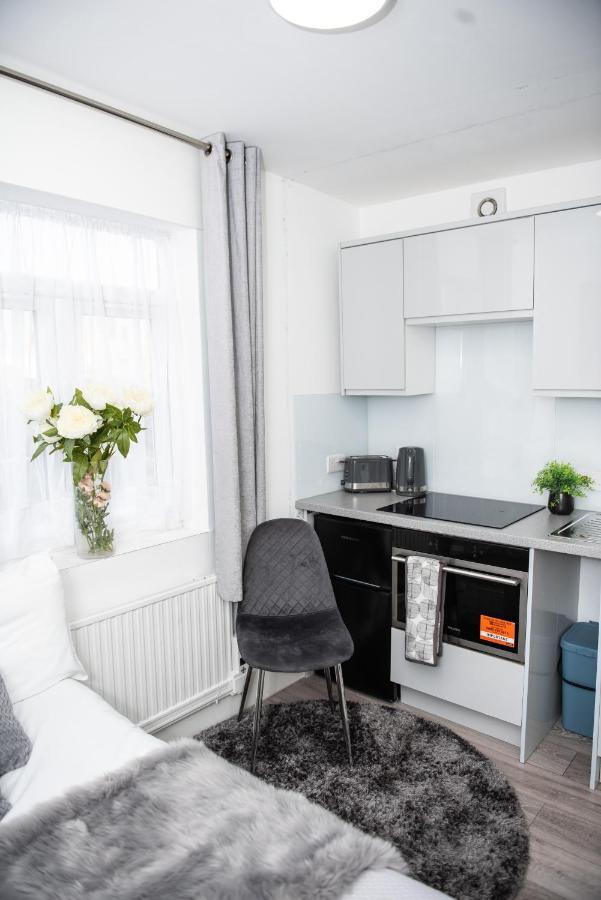 Small But Cozy Studio, Great Tube Connection London Luaran gambar